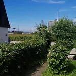 Minihus Til Havn, Strand, Vand Og By I Feriehus