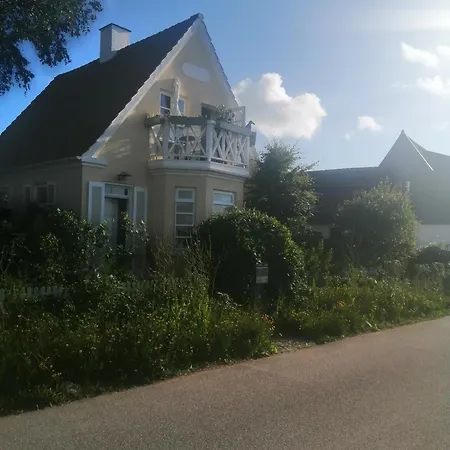 Minihus Til Havn, Strand, Vand Og By I Ferienhaus