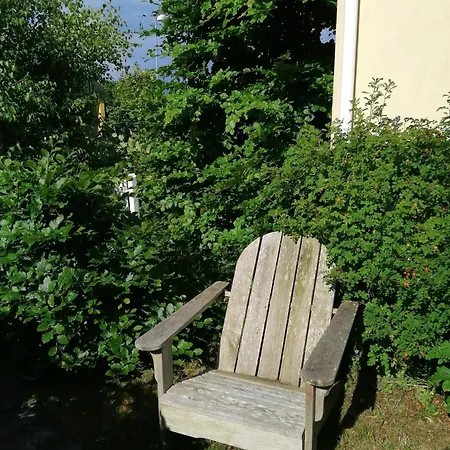 Minihus Til Havn, Strand, Vand Og By I Feriehus