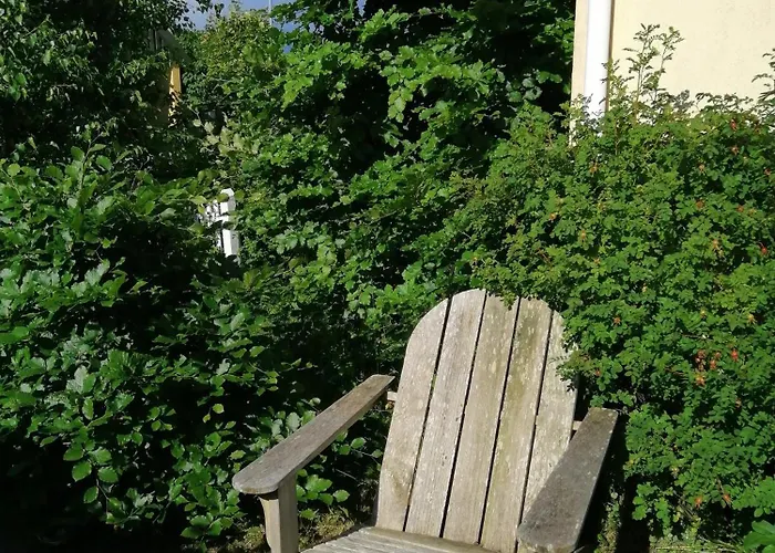 Minihus Til Havn, Strand, Vand Og By I Semesterbostad