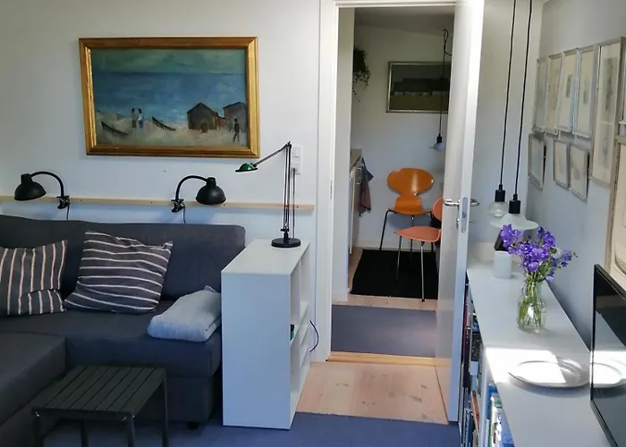 Minihus Til Havn, Strand, Vand Og By I Semesterbostad *